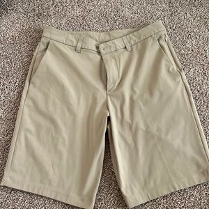 Men’s 7inch lululemon khaki shirt